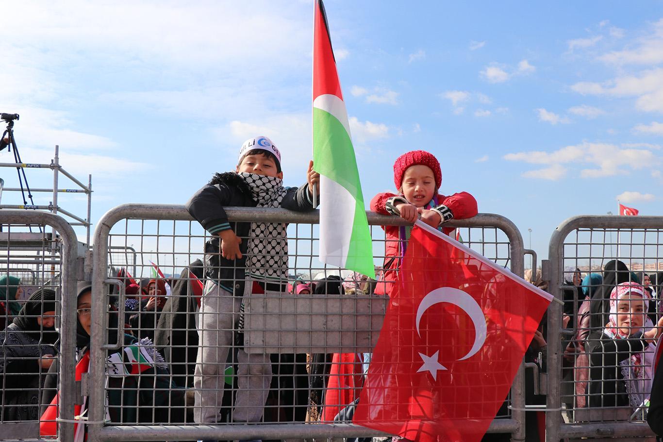 Sağlam calls on the leaders of Islamic World to improve relations with Palestine